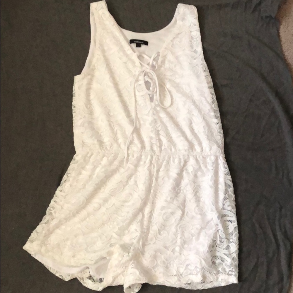 👰🏼 White Lace romper